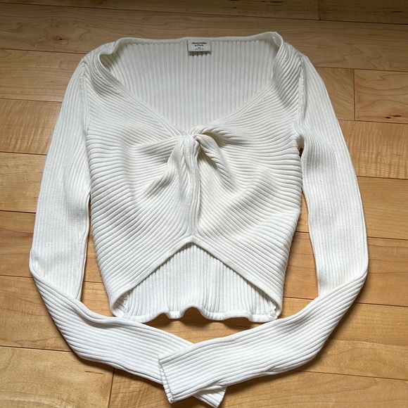 NWOT Abercrombie White Ribbed Front Twist Sweater - Picture 2 of 7